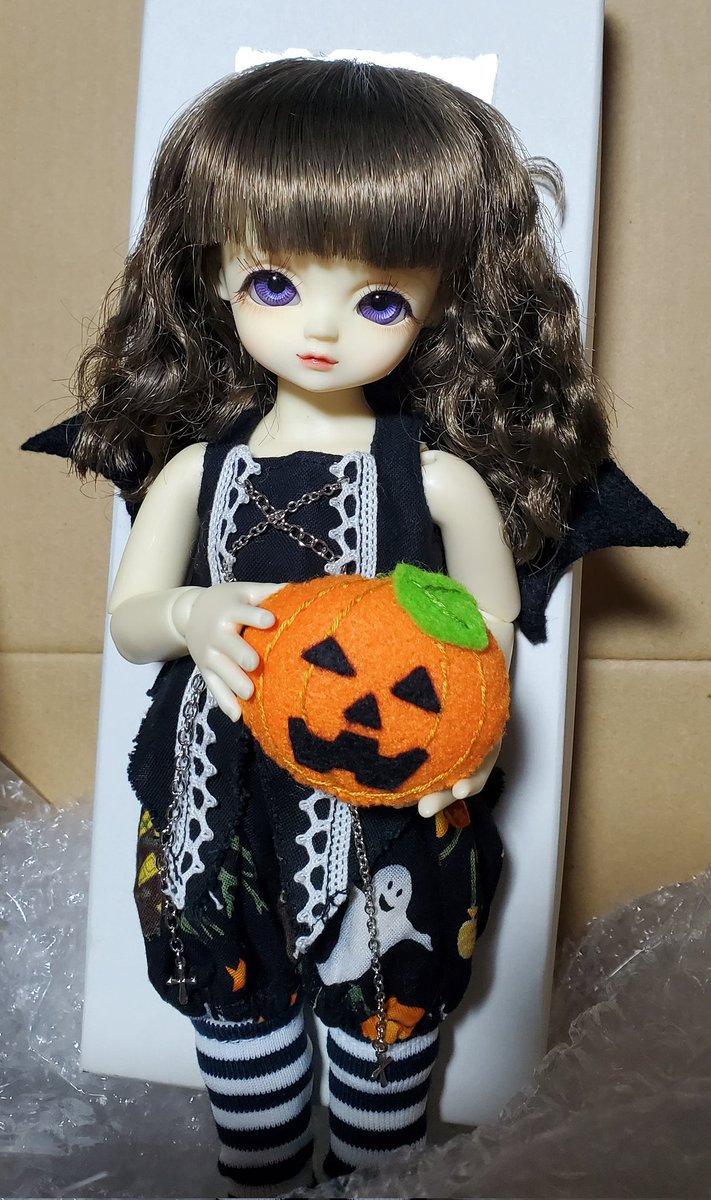 sunshine2_amber's tweet photo. leeke worldのかわいい女の子がハロウィン姿でお家にやってきました。

紫のお目々が印象的。 https://t.co/qINosAtEYZ