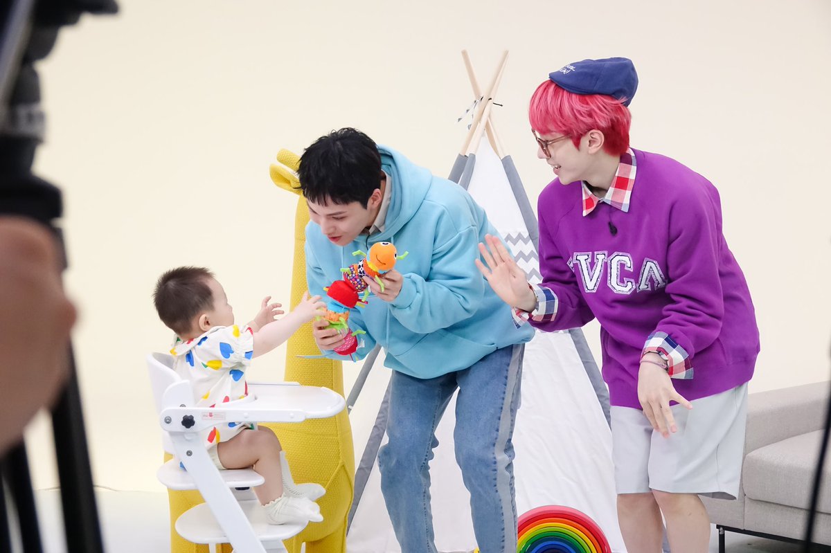 ELAST_ID's tweet photo. [E'LAST] - 'BEBEDOL' Behind The Scene
@m2mpd

@ELASTofficial 
#elast #elring #bebedol #darkdream #m2 #choiin #seungyeop #rano #baekgyeul #romin #wonhyuk #yejun #wonjun #elastindonesia https://t.co/xHj8oJERsg