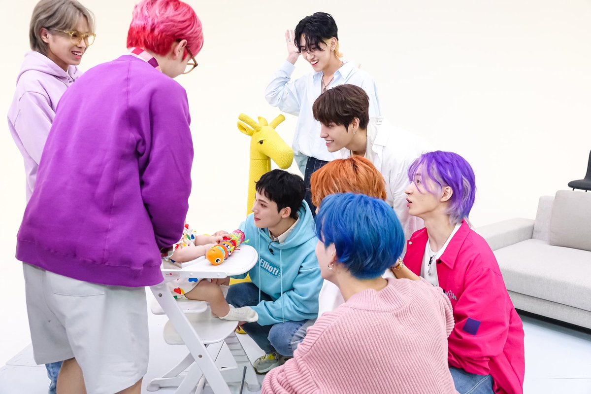 ELAST_ID's tweet photo. [E'LAST] - 'BEBEDOL' Behind The Scene
@m2mpd

@ELASTofficial 
#elast #elring #bebedol #darkdream #m2 #choiin #seungyeop #rano #baekgyeul #romin #wonhyuk #yejun #wonjun #elastindonesia https://t.co/xHj8oJERsg