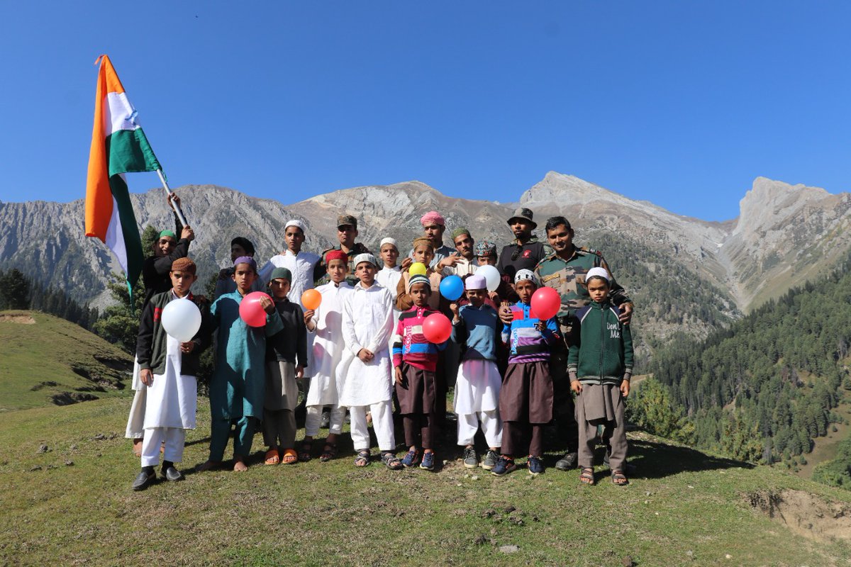 ToofaniBaba1's tweet photo. Adventure Camp for Madrasa students was organised by the Wusan Battalion.
#trekking
#AdventureTime
#landscapephotography 
#windsofchange
@official_dgar
@Mesmer_Manasbal https://t.co/sInsqt18wW
