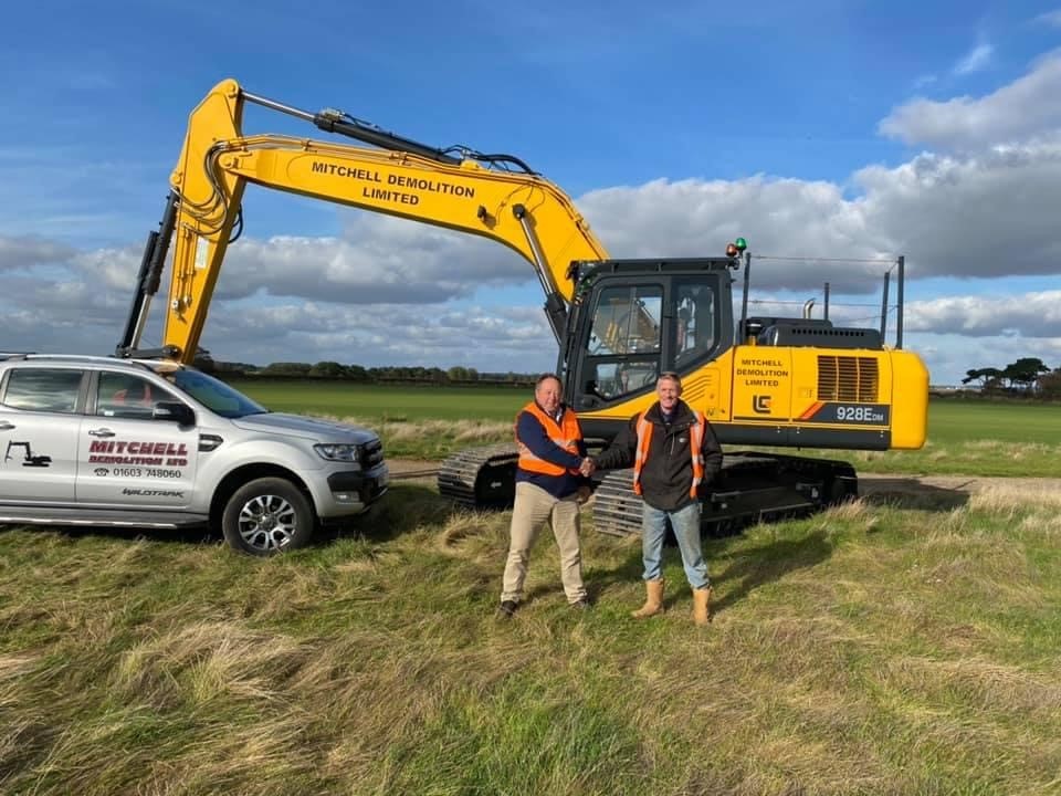 LiuGongUK's tweet photo. LiuGong Direct UK / Saxon Plant are proud to have supplied Mitchell Demolition Ltd with a new LiuGong 928E-DM, demolition specification, 28 tonne excavator.
#liugong #liugonguk #saxonplant #construction #excavators #earthmovingequipment #demolition #plant #mitchelldemolition https://t.co/AjLfRVL3Kz
