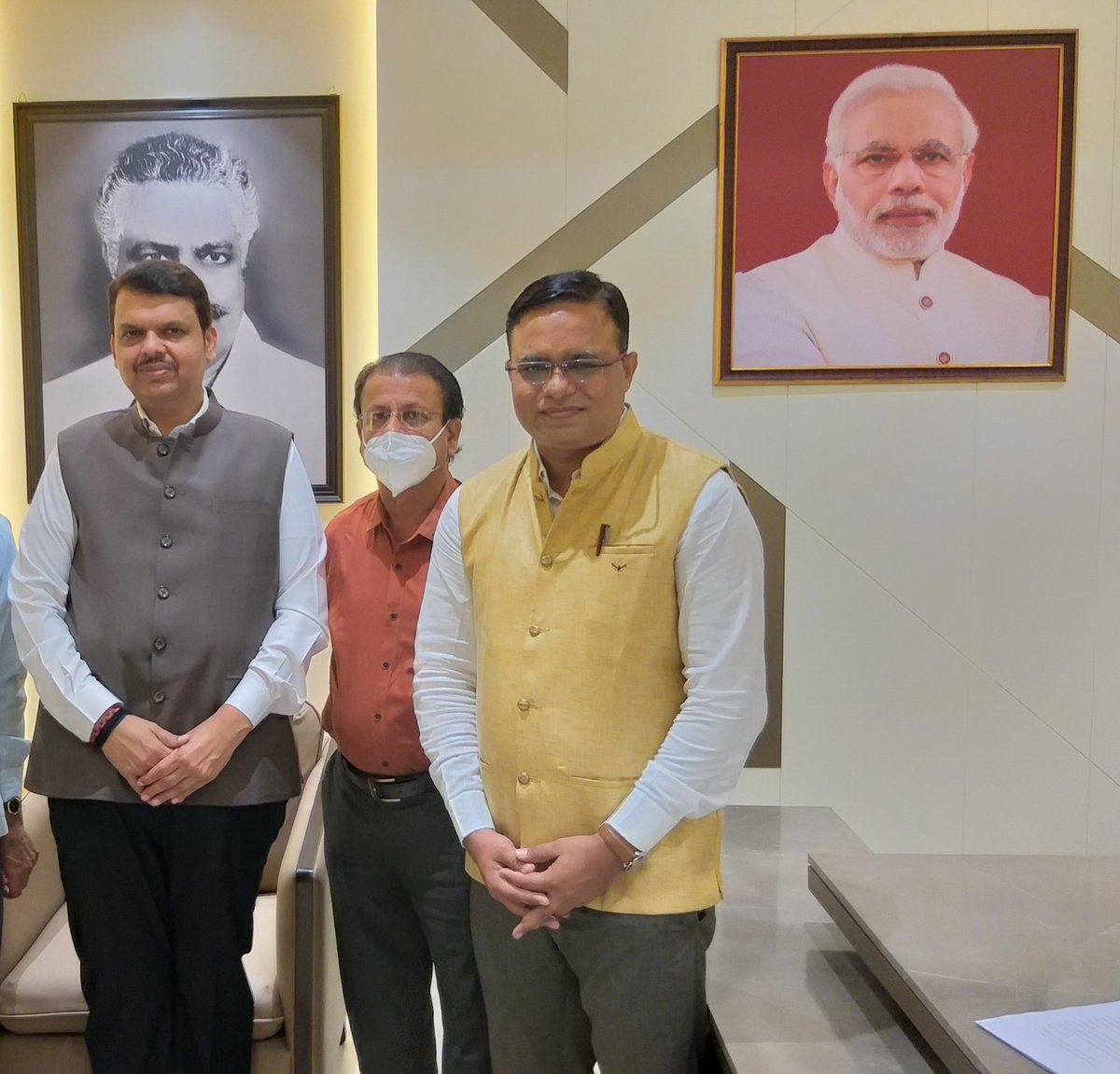 mdhote's tweet photo. आमचे मार्गदर्शक, उत्कृष्ट संघटक,विकासात्मक दृष्टीकोन असलेले वैक्तिमत्व ,भाजपा अमरावती शहर जिल्हाध्यक्ष मा. किरणभाऊ पातूरकर जी, यांना वाढदिवसाच्या हार्दिक शुभेच्छा,,,,,,,,,,,,,

डॉ. मनिष धोटे पाटिल अर्थतज्ज्ञ, तंत्रज्ञ.
आर्थिक प्रकोश्ठ  | उपाध्यक्ष ntf NDA |भाजपा महाराष्ट्र प्रदेश https://t.co/ACLXIFBLYi