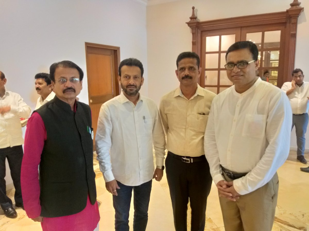 mdhote's tweet photo. आमचे मार्गदर्शक, उत्कृष्ट संघटक,विकासात्मक दृष्टीकोन असलेले वैक्तिमत्व ,भाजपा अमरावती शहर जिल्हाध्यक्ष मा. किरणभाऊ पातूरकर जी, यांना वाढदिवसाच्या हार्दिक शुभेच्छा,,,,,,,,,,,,,

डॉ. मनिष धोटे पाटिल अर्थतज्ज्ञ, तंत्रज्ञ.
आर्थिक प्रकोश्ठ  | उपाध्यक्ष ntf NDA |भाजपा महाराष्ट्र प्रदेश https://t.co/ACLXIFBLYi