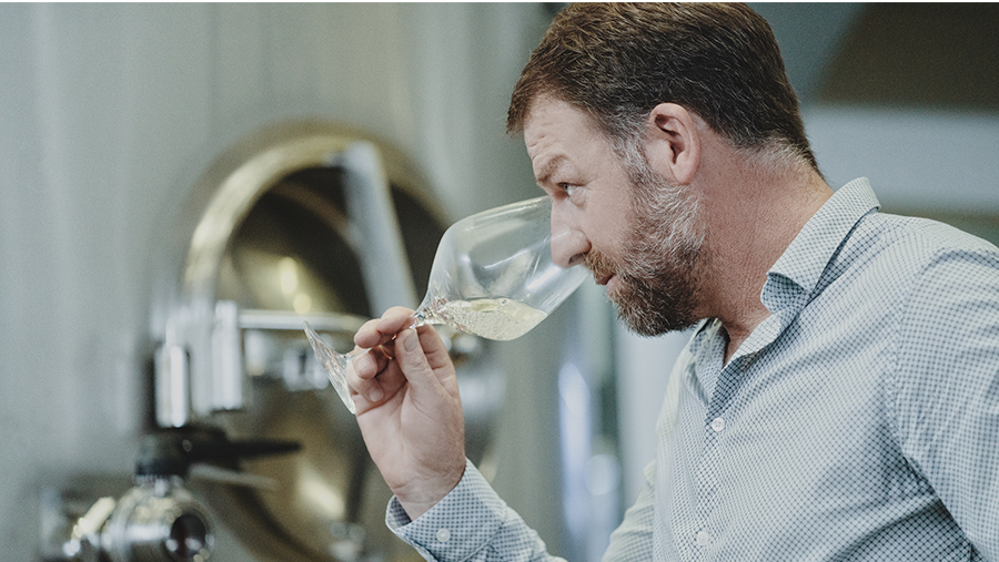 After losing 30% of his Sauvignon, COVID, and now trying to get wine to market, life for <a href="/CloudyBay/">Cloudy Bay</a>'s technical director Jim White is never dull. But what of Cloudy Bay 2021? Does it stack up? And what's with all the changes with Te Koko? Click the-buyer.net/tasting/wine/n…