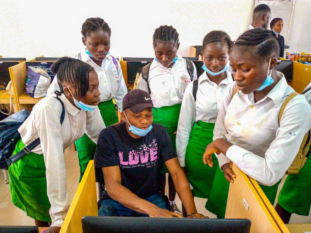 Dyre_neen's tweet photo. Women and Girl-child Rescue and Development Initiative (WGRDI) in partnership with the National Library of Nigeria and @class4kids held a programme themed 'Digital generation, our generation' to mark this year's International Girl child Day!!  #InternationalDayOfTheGirlChild2021 https://t.co/kftPdpNrVh