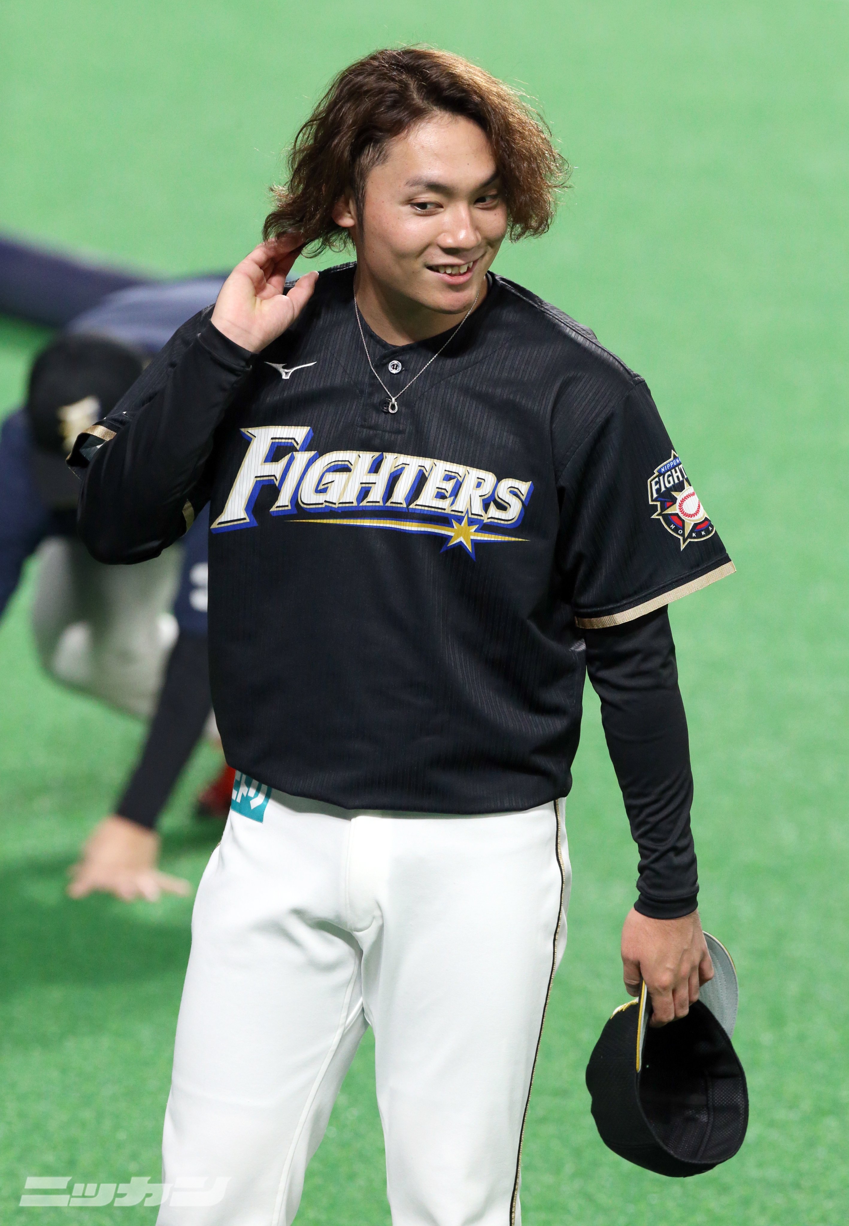日刊スポーツ 日本ハム担当 在 Twitter 上 髪の毛を気にする仕草をする 伊藤大海 選手 ボリュームが減り 少し短くなったように見えますが いかがでしょう Lovefighters ヘアーカットヒロミ 髪型の原点 ダルビッシュ有 T Co Koncwnhkvm Twitter