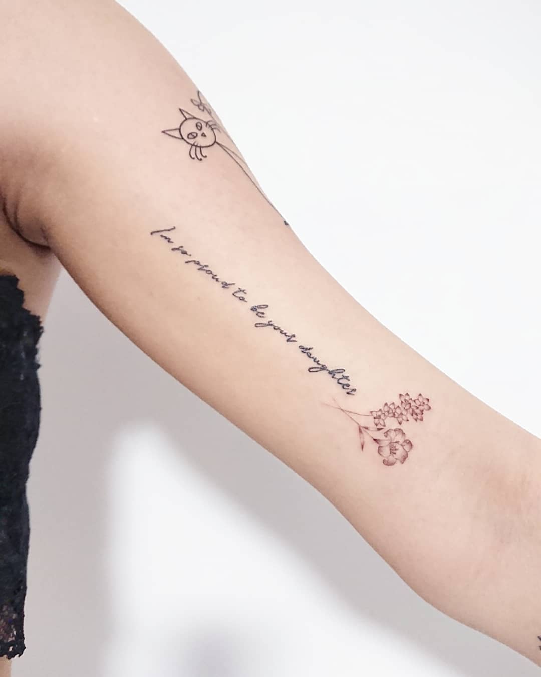 彫礼 百合とシンビジウム ご両親の誕生花だそうです レタリングにタッチアップしました Tattoo Onepointtattoo Tokyotattoo タトゥー 花タトゥー ワンポイントタトゥー スモールタトゥー ガールズタトゥー タトゥー女子 タトゥースタジオ