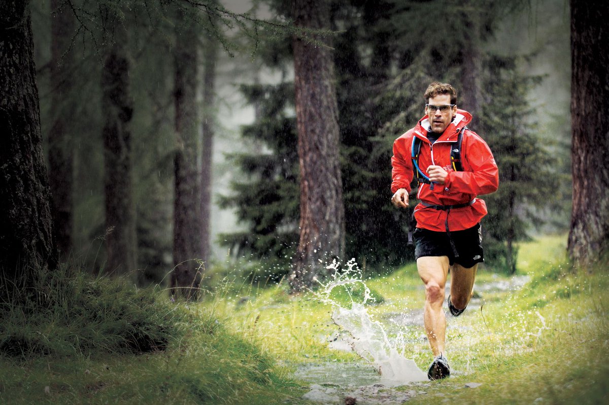 tuCpakoa's tweet photo. Le mercredi 12 octobre 2005, Dean Karnazes commença une course à pied sans escales qu’il termina… le samedi 15 octobre ! Il courut 563,27 km sans dormir, en 80 heures et 44 minutes !

(En 2004, il avait déjà couru non-stop 238,18 km en 24 heures sur un tapis roulant !) https://t.co/NeOywwbt00