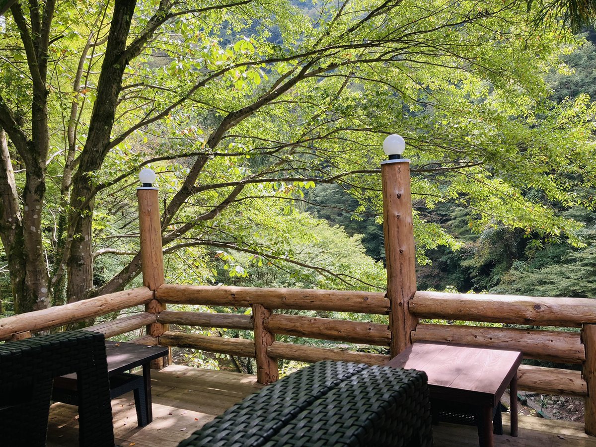 JQmz2's tweet photo. かれこれ5年くらい薬も飲んでないし
病院にも行ってない。。だけどなんの不都合も感じた事ないww

こんな所でこんな食べ物食べてたら
病気になんてなりようない

誰かの言葉に反応せず自分の心の声に反応する。それが一番いい https://t.co/urpW6OqqJ1