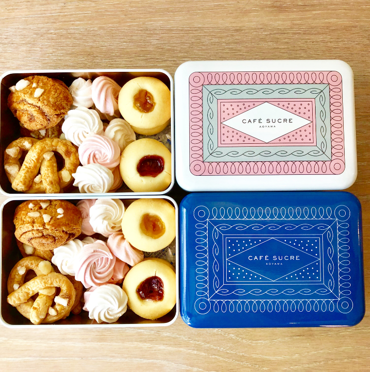 TLoppis's tweet photo. CAFÉ SUCRE（カフェ シュクル） 
北欧の焼き菓子を詰めた缶クッキーとフィンランドのシナモンロールをご用意してお待ちしております。

#カフェシュクル #tachikawaloppis https://t.co/iOOIcCd4cE