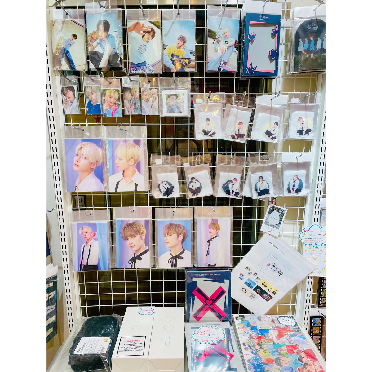 k_dolpark's tweet photo. #TXT ACT : BOY SEOUL
まだ届いていなかったメンバー,
追加でミニフォト等到着しました❤´-
MOAの皆様のご来店
心よりお待ちしております🧸💕
#スビン #ヨンジュン #ボムギュ #テヒョン #ヒュニンカイ #soobin #yeonjun #beomgyu #taehyun #hueningkai #tomorrowxtogether #txt #moa #actboy https://t.co/FcAcsyhlFs