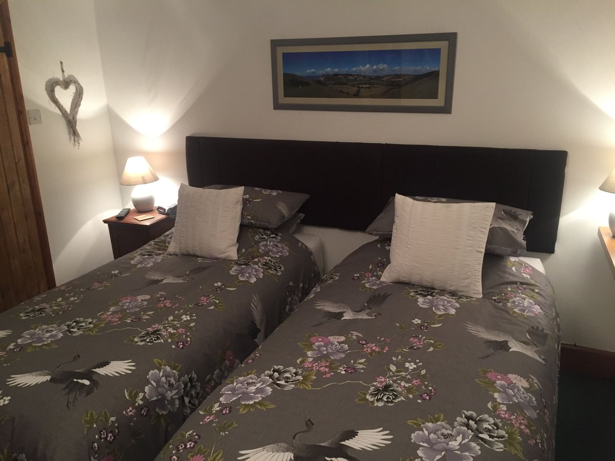 HotelsAvailable's tweet photo. Rose Cottage B&B offers charming accommodation in Chideock, Dorset. A warm welcome awaits you and your stay will be relaxing and restful.
https://t.co/xr0ka75E8e
#BedandBreakfast #Accommodation #Holiday #Relax #AdultOnly #Explore #Coast #Chideock #Dorset https://t.co/3gImA5mP3c