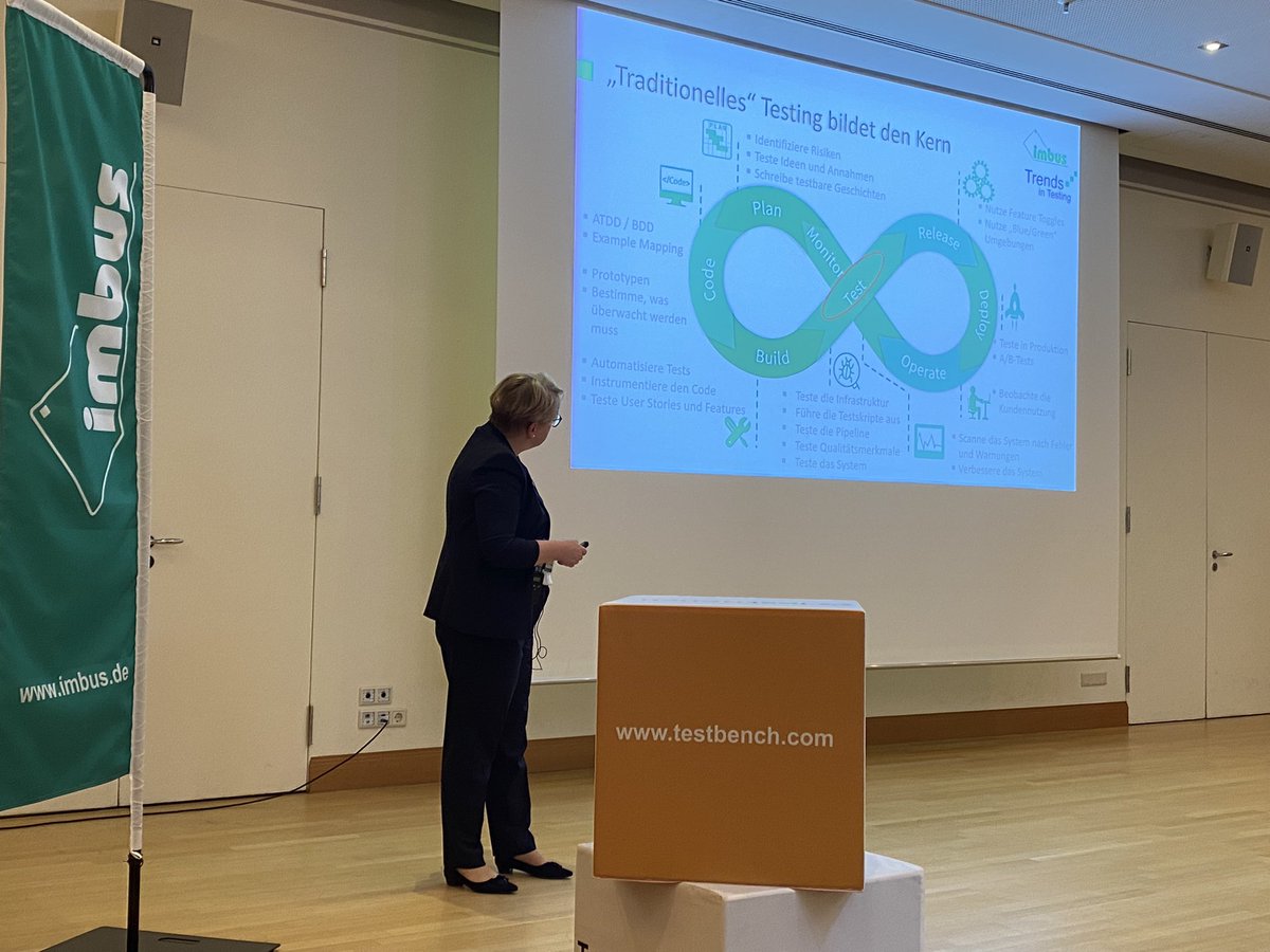 RolfGlunz's tweet photo. Klaudia Dussa-Zieger erklärt DevTestOps auf #trinte Trends in Testing der @imbus_AG im Sheraton Nürnberg https://t.co/AhgoDPz1TA