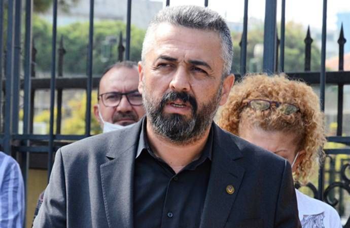 İzmir Atatürk Lisesi’nde müdür yardımcısı olan Bora Cangüloğlu okul dersliklerinin TÜGVA'ya tahsis edilmesine karşı çıktığı için görevden alındı.

İktidarın kamu alanlarını ranta açmasını ve okullarda yaratmak istediği ideolojik hegemonyasını yıkacağız!
#SusacakVakitYok