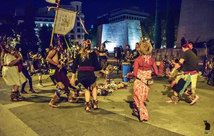 Descolonicemon1's tweet image. 🔥🔥🔥 HILO
“¡¡MARICHIWEU!! Despierta, pueblo! Aún estamos aquí! Somos los hijos y las nietas de los pueblos indígenas que no pudisteis asesinar!