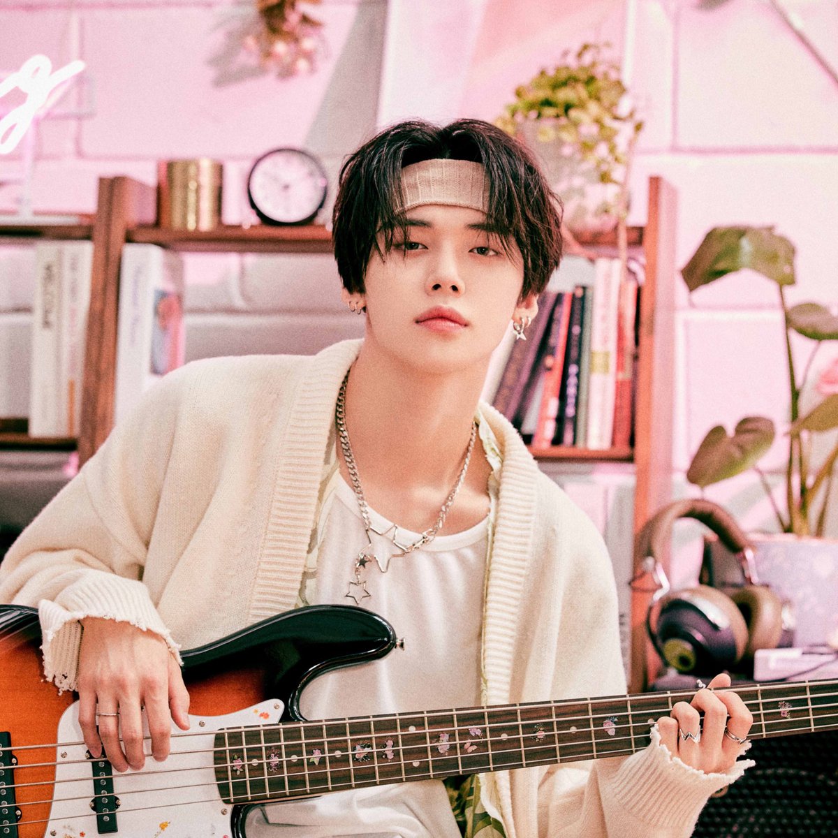 yeonbinsource's tweet photo. bandmates https://t.co/sG7cBsD2iL
