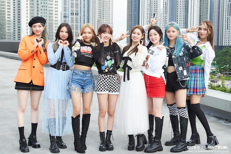 huiyeonm's tweet photo. behind the magical trick of our comeback trailer, we entwined the friendship ˃̵ᴗ˂̵ and fused to complete our sensational group pictures! 📸💥 https://t.co/sSePsS5Fsy