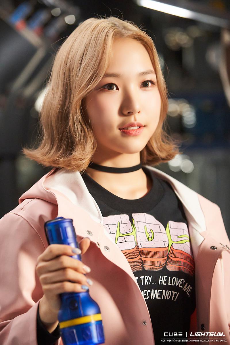 huiyeonm's tweet photo. new character unlocked! huiyeon the explorer will be the ace for lightsum's upcoming comeback, as i'm holding the guidance of world's enchantment! ◟𖥻🗞៹ https://t.co/fow30mUcjK