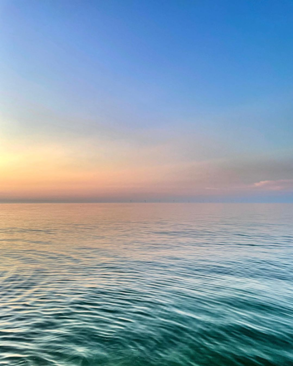 BlueBayHomes's tweet photo. That calm and beautiful sea at Colwyn Bay 😍 image by @frozenmemoir #northwales

https://t.co/rzPXNnwTSY https://t.co/DK5mUnEiaO