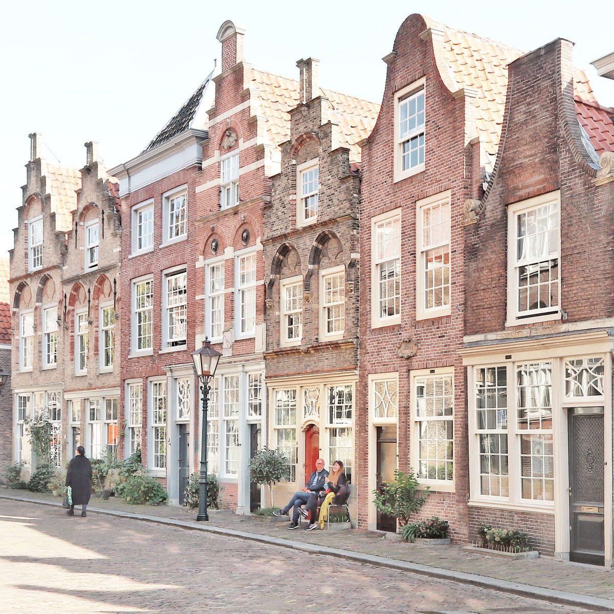 Na het bezoek aan de expo #inhetlichtvancuyp waren we op zoek naar het #lichtopdordrecht. Gevonden! Toevallig ook het straatje waar hij ooit gewoond heeft.

Fijne expo, heerlijke stad. 😍

#dordrecht #fotografie #erfgoed #heritage
