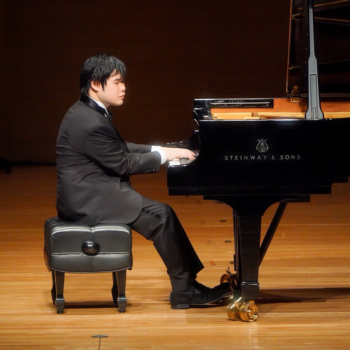 SuntoryHall_PR's tweet photo. 【公演レポート】#サントリーホールARKクラシックス
10/10〔公演4〕辻井伸行ピアノ・リサイタル《笑顔で会える日のために》
ピアノ:#辻井伸行
辻井伸行:笑顔で会える日のために
ドビュッシー:夢、月の光
ショパン:ノクターン第20番「遺作」
ベートーヴェン:ピアノ・ソナタ第14番「月光」より、他 https://t.co/SV5rnKzJ7S