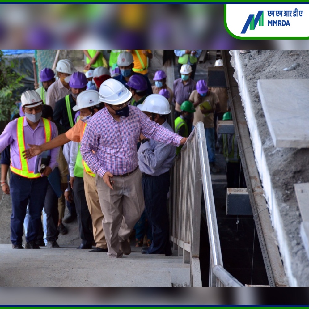 MMRDAOfficial's tweet photo. #MetroCatchUpPlan #MMRDAMetroUpdate
The station works on Mero Lines 2A & 7 are underway at full pace with the Metro Catch-Up Plan.
Today, Shri S.V.R. Srinivas IAS, Metropolitan Commissioner, conducted an extensive site visit of the Kurar & Dahisar Metro Stations... https://t.co/fAgFHdLuRW