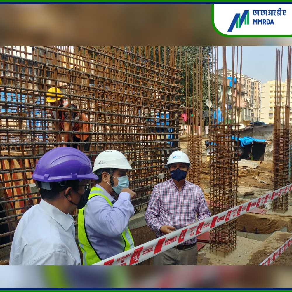 MMRDAOfficial's tweet photo. #MetroCatchUpPlan #MMRDAMetroUpdate
The station works on Mero Lines 2A & 7 are underway at full pace with the Metro Catch-Up Plan.
Today, Shri S.V.R. Srinivas IAS, Metropolitan Commissioner, conducted an extensive site visit of the Kurar & Dahisar Metro Stations... https://t.co/fAgFHdLuRW