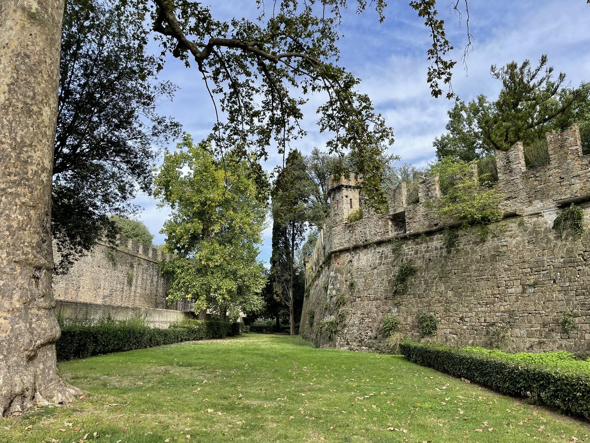 robertstjohn's tweet photo. Ask a Tuscan what their favorite American accent is and nine times out of 10 the answer will be, “the Southern accent. It ‘sings’.” https://t.co/wPolPObWCA