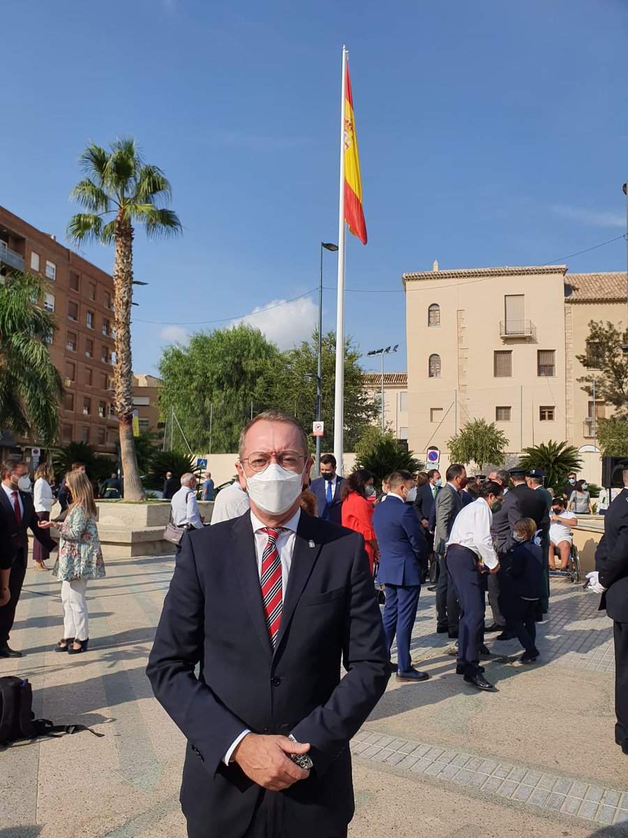 PasoBlanco_3's tweet photo. Presentes un año más en el acto del 12 de octubre en nuestra plaza de Colón. ¡Feliz #DiaDeLaHispanidad a todos! https://t.co/0oaKPrzH9G