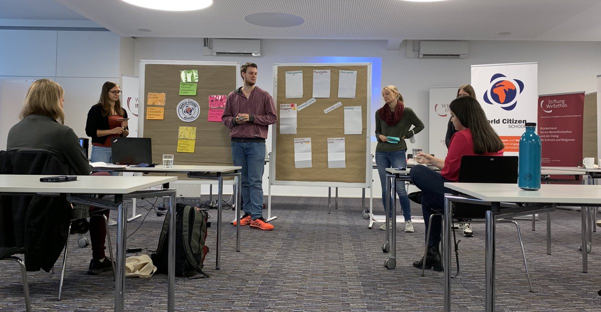 WorldCitizenSCH's tweet photo. Wer macht eigentlich was?! Vorstellung unserer Teams beim Semester Kick-Off im WEIT 😊 https://t.co/mByhHLV7RJ