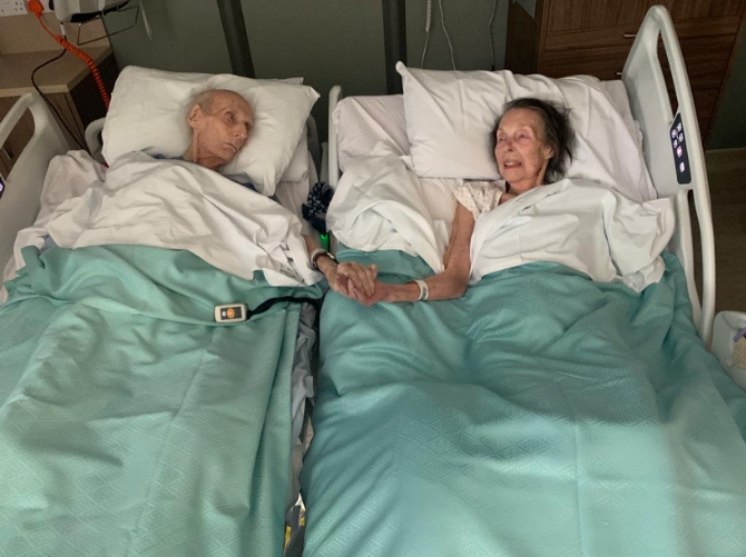 #CONGRATULATIONS Joana Ribeiro, Countess of Brecknock Hospice Andover, UK, winner of @EAPCvzw Photography Competition 2021 with ‘Palliative care is not just holding hands, but love is’. Thank you everyone for entering. See all bit.ly/3mMtstS @CoBHospice #EAPC2021