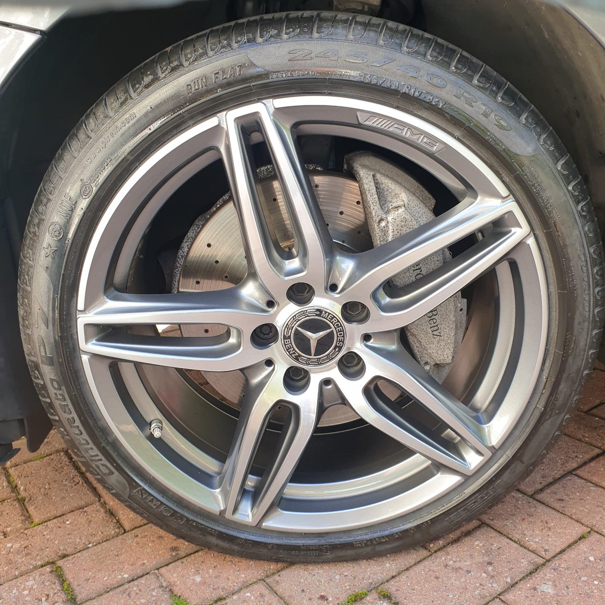 Revive_Man's tweet photo. Great restoration of #mercedes #alloys #dismondcut repair by Dan @Revive_UK @Revive_Man @reviveautomcr book your car 🚗 repair https://t.co/2sLMWz3xRL #knutsford #cheshire #wilmslow #prestbury #alderleyedge #macc #alt #hale #bowdon @KnutsfordX @Knutsforddirect #mobilecareepairs https://t.co/cv0xQOqY6q