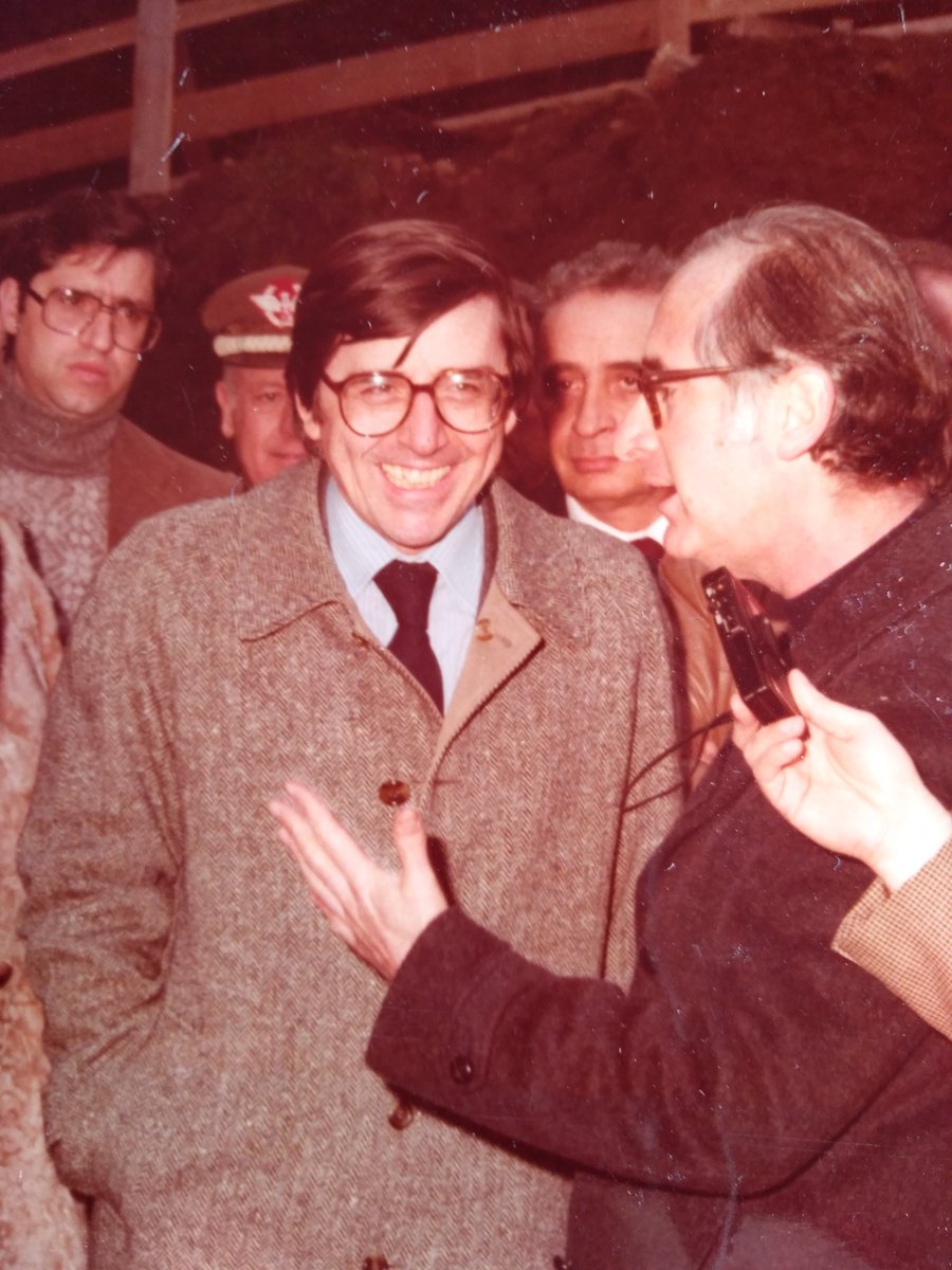 italulyxes's tweet photo. Foto a Ercolano col ministro dei Beni culturali Enzo Scotti alla notizia del ritrovamento delle vittime. https://t.co/X943hCbPdi