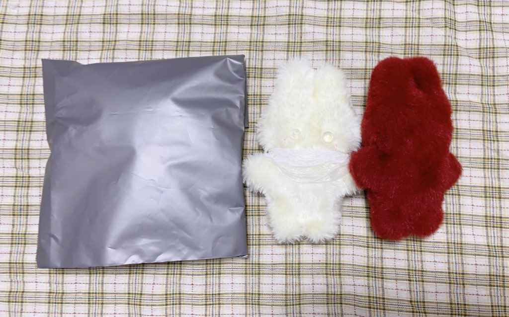 준등기는 인형 최대 2개까지 가능합니다! 

규격 (가로*세로 35cm 이하)을 맞추기 위해 인형이 포개지며, 솜인형 특성상 받으신 후 조물거리시면 다시 살아납니다. 

참고하시길 바랍니다🪡