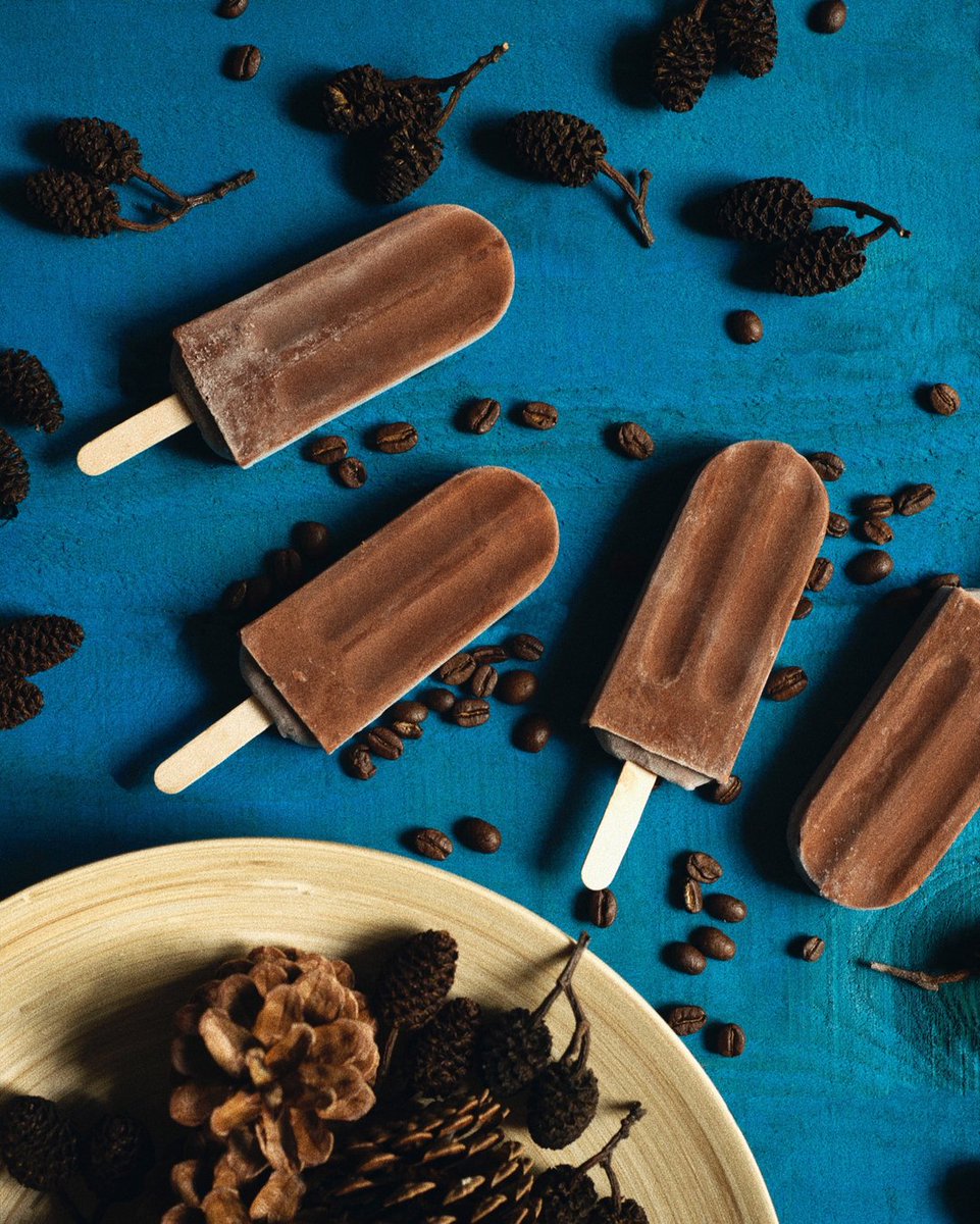 LICKALIX's tweet photo. Creamy, dairy-free chocolate lollies to end this Tuesday in style 😎 We love this flavour so much because it never disappoints 💕

#LICKALIX
#LOLLYLOVE https://t.co/aQ8v4sKGSp