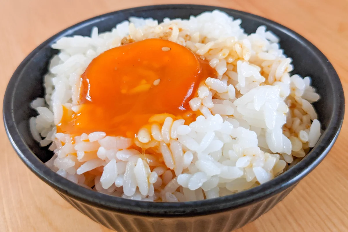 ご飯があっという間になくなっちゃう？！卵黄を特製ダレに漬けるだけの簡単レシピ！