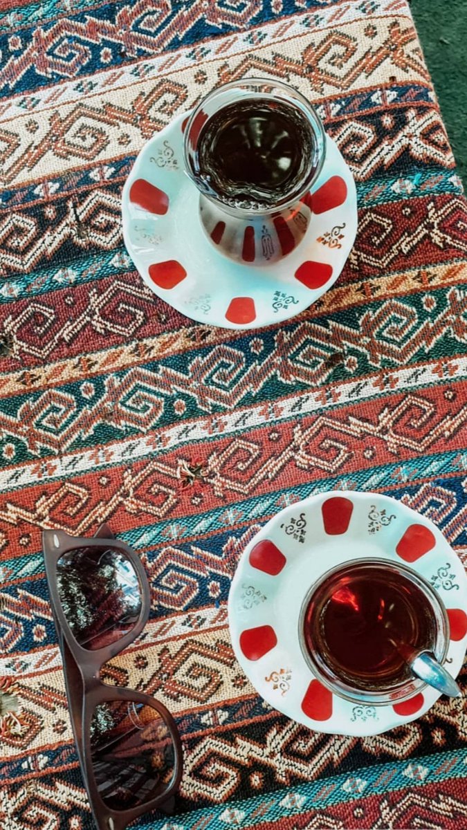 Maziyi muhafaza, fakat ayıklayarak.
Yeniyi kabul, ama seçerek.

Cemil Meriç