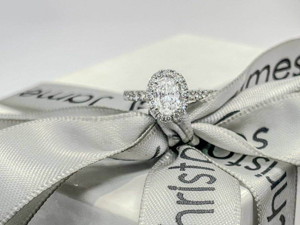 cjamesjew's tweet photo. NEW STOCK just arrived in store today some stunning diamond halos #diamonds #platinum #jewellery #liverpool #shopping https://t.co/xDVPZeN3jc