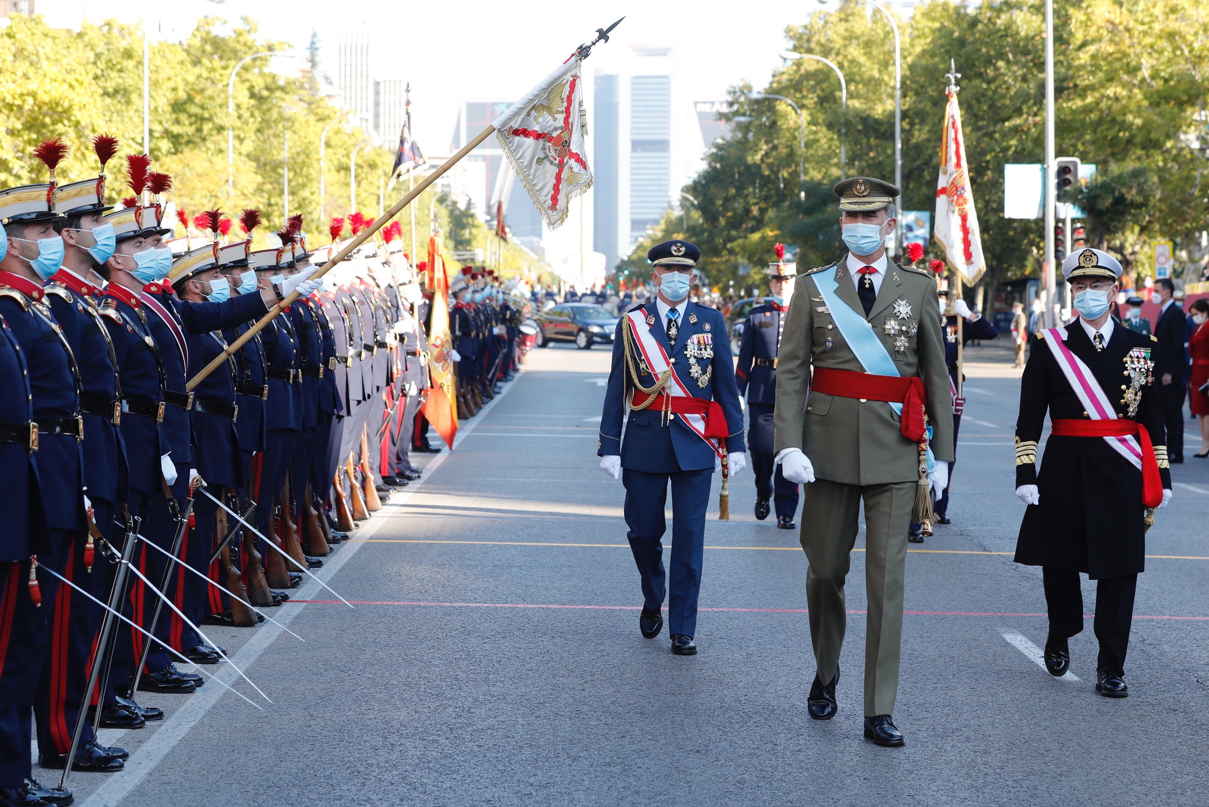 шествие 12 октября в испании. армия испании. форма иностранного легиона испании. Día de la hispanidad в испании. испанский легион униформа.