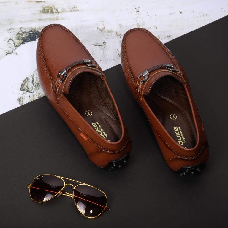 Dukefashions's tweet photo. Update your everyday look by picking this pair of Loafers from Duke Step-ahead collection
#duke #shoes #loafers #footwear #dukeshoes #dukeloafers #casuals #mensshoes #fashionable #comfortable #everydaylook #stepahead https://t.co/eZVYdcXDXd
