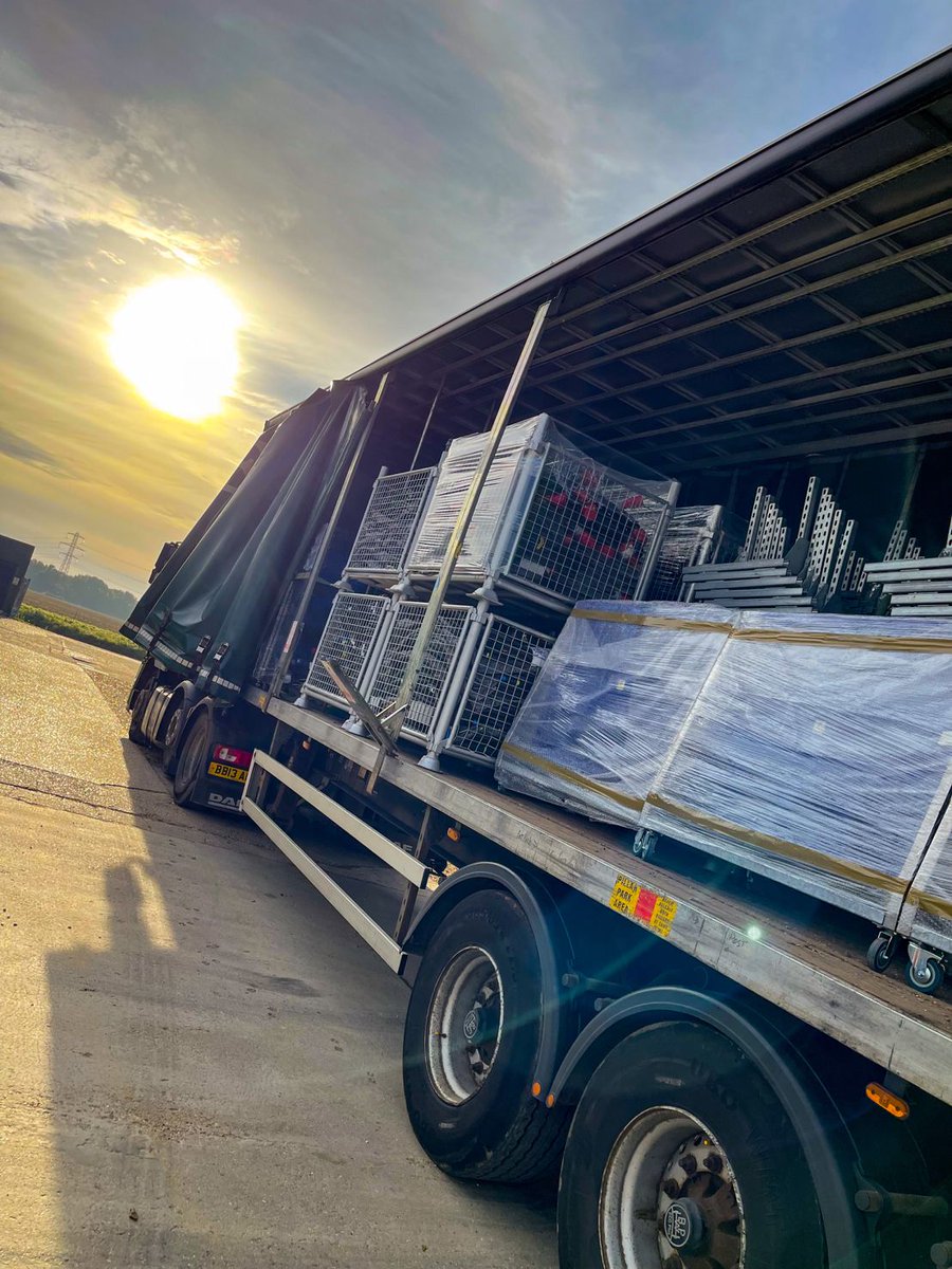 HeatLoadCoUk's tweet photo. 3 HGVs are loaded and en route to deliver the equipment to commission a large UK #DataCentre with multiple #DataHalls over the next few months. π
ππ» https://t.co/X3l1vsKlht