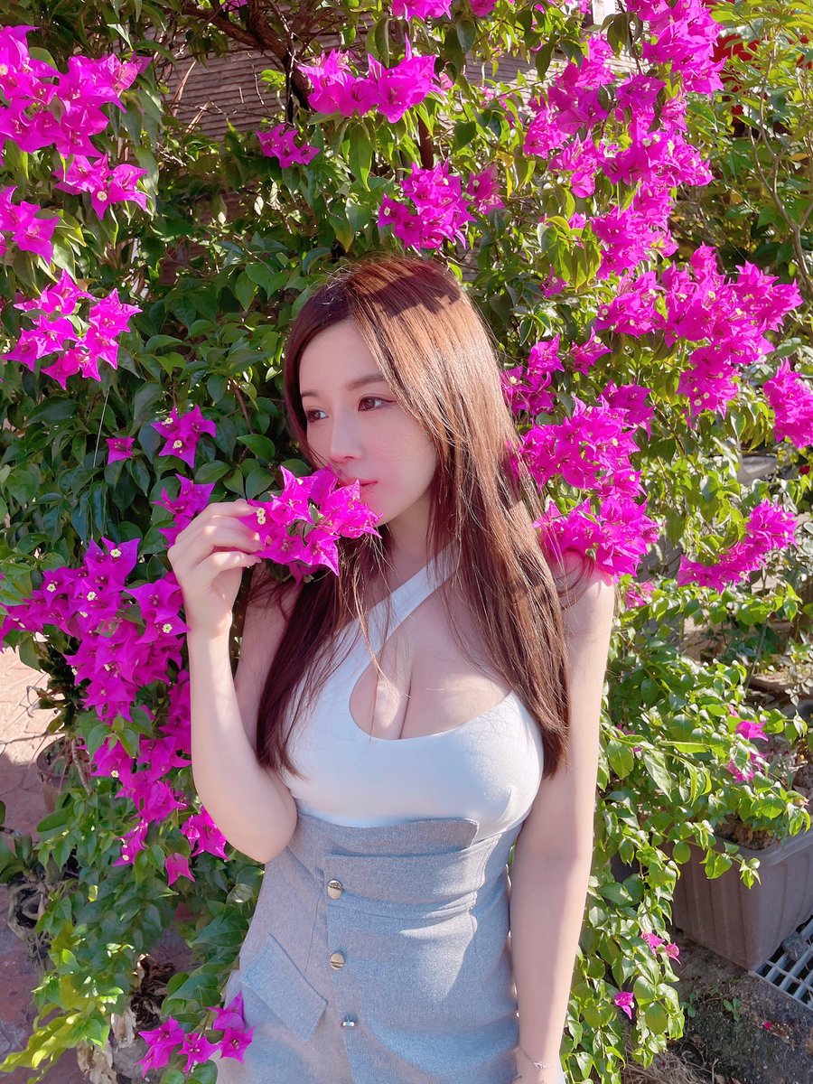 喜歡哪一張～左還是右🌺
-

 #作品撮り #攝影 #人像 #裏アカ女子 
#photography #photooftheday #photo 
#photographer  #love #instagood #model #smile #cute #girl #iphone12 #keppel https://t.co/JxjEuOuOdM