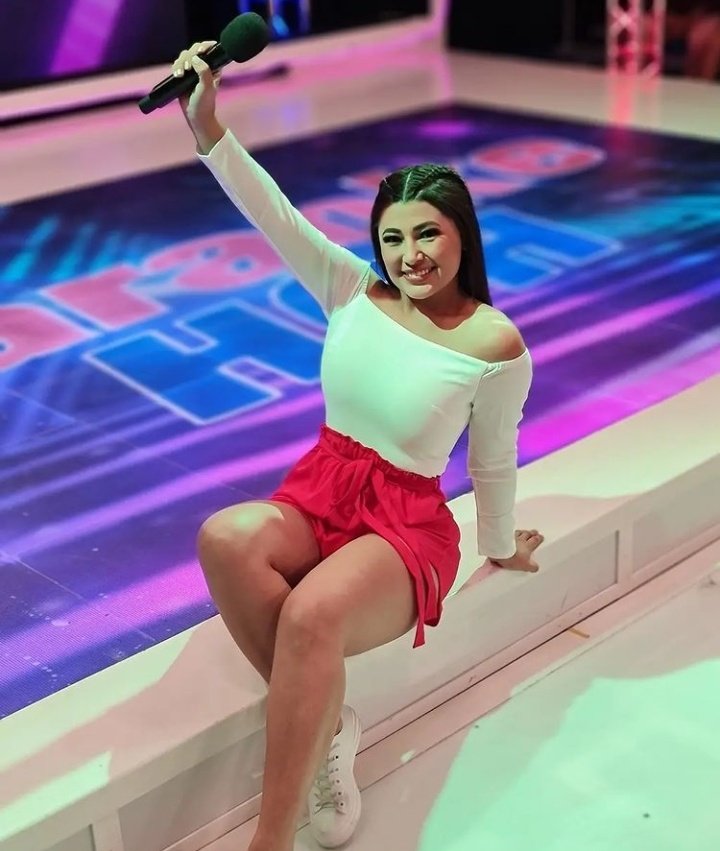 Feliz Noche Gente Bella Gracias por la sintonia en el #Karaokedehch 🤩