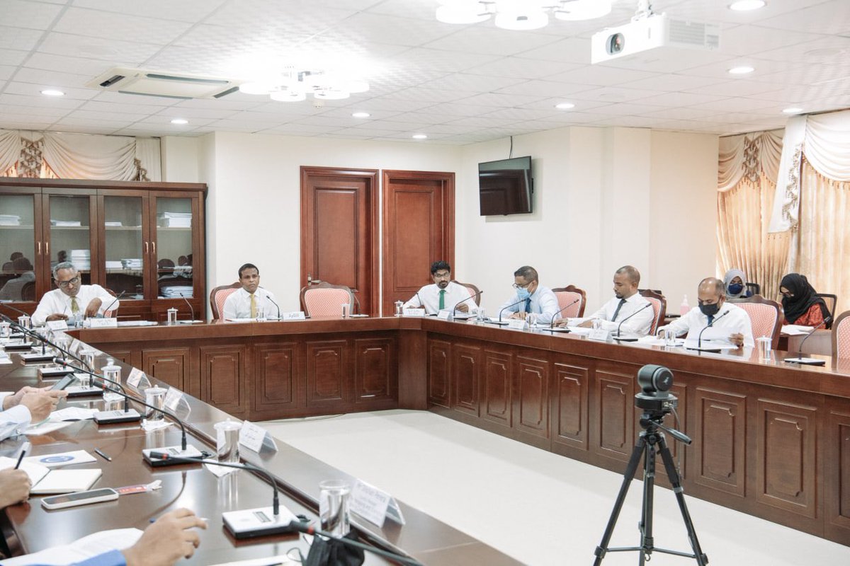 mvpeoplesmajlis's tweet photo. ރައްޔިތުންގެ މަޖިލީހުގެ ޤައުމީ ތަރައްޤީއާއި ތަރިކައިގެ ކޮމިޓީއިން، އިލެކްޓްރޯނިކް މުޢާމަލާތްތަކާބެހޭ ބިލާ ގުޅޭގޮތުން ކަމާގުޅޭ ފަރާތްތަކާ ބައްދަލުކުރުން https://t.co/BK39FlywrV