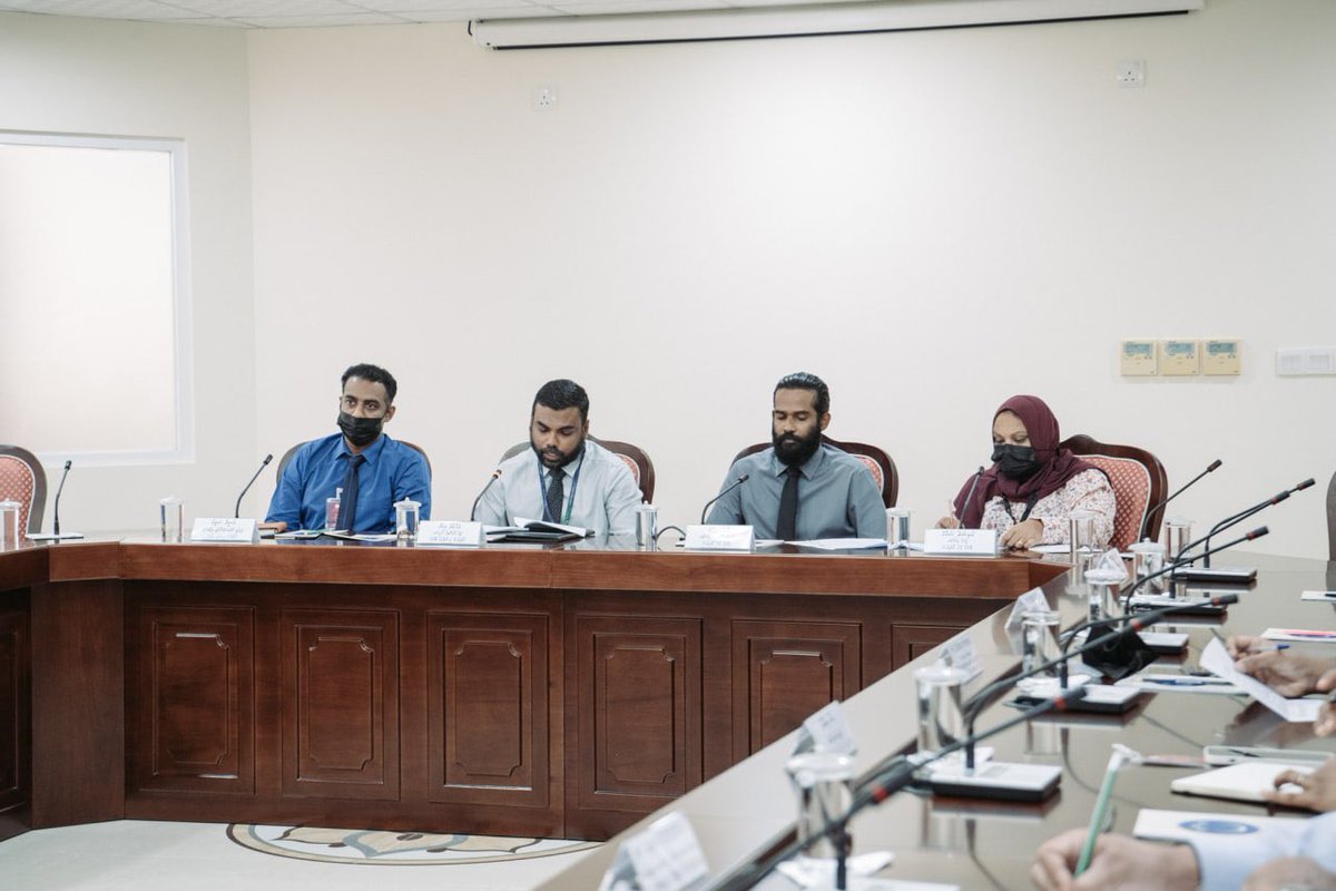 mvpeoplesmajlis's tweet photo. ރައްޔިތުންގެ މަޖިލީހުގެ ޤައުމީ ތަރައްޤީއާއި ތަރިކައިގެ ކޮމިޓީއިން، އިލެކްޓްރޯނިކް މުޢާމަލާތްތަކާބެހޭ ބިލާ ގުޅޭގޮތުން ކަމާގުޅޭ ފަރާތްތަކާ ބައްދަލުކުރުން https://t.co/BK39FlywrV