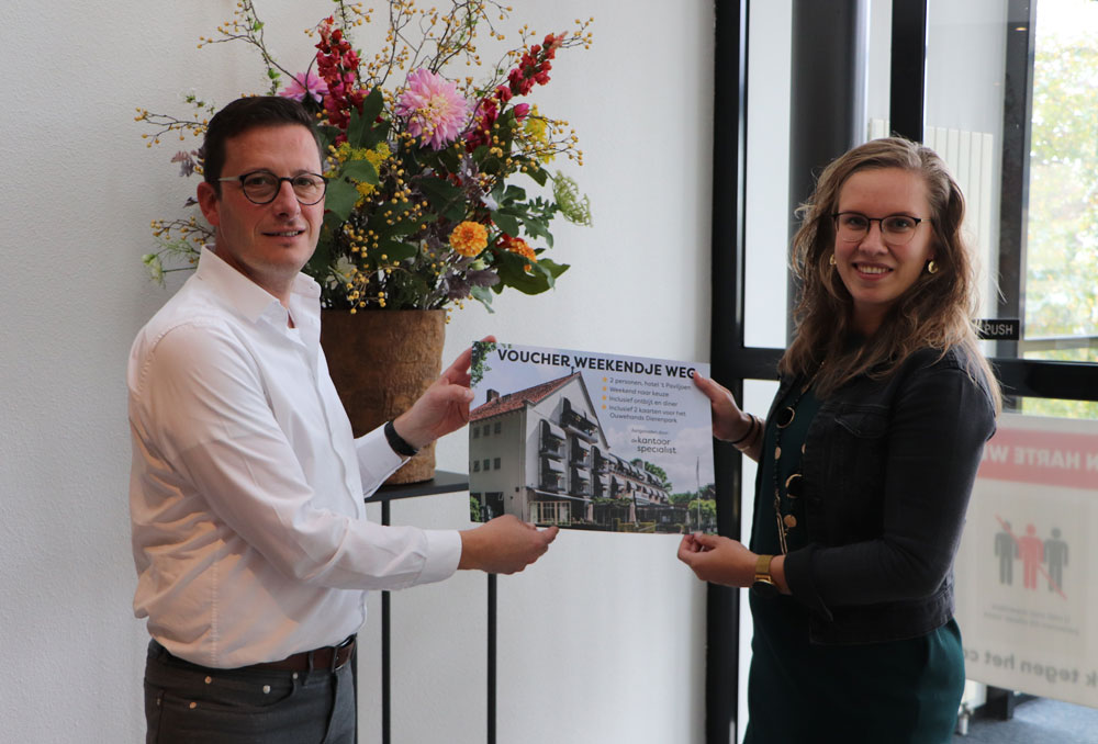 kantoortweet's tweet photo. En we hebben een winnaar! Gefeliciteerd Renate van @LagardeBV. Met dank aan @paviljoenhotel @OuwehandsZoo #winactie #werkgeluk #Congratulations https://t.co/wxF2gNMcKy