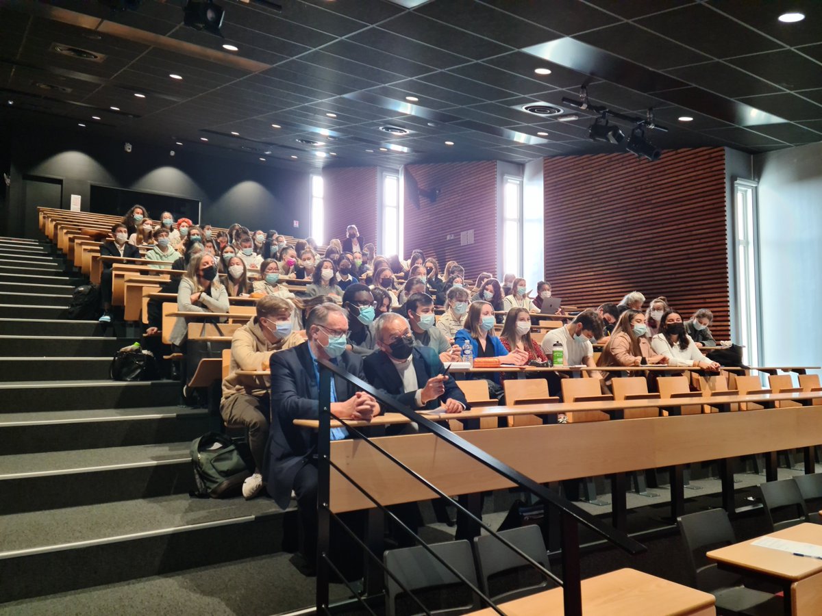 lyceejarennes's tweet photo. TOURISME Signature d'une convention #lyceejarennes et @otbretagne #tourisme #education #formation #Bretagne #Rennes https://t.co/bzbGcQBwcM