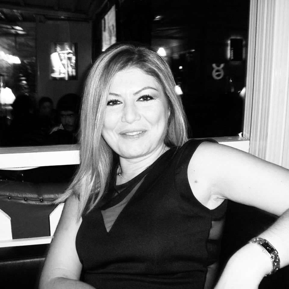 yesimagirman's tweet photo. Yine bir kadın cinayeti, yine büyük bir acı.

Avcılar'da Deva Partisi ilçe Başkan Yardımcısı Yasemin Dallı'nın kızı Esra Yıldız boğazı kesilerek öldürüldü. 
Siz kadınların yaşam hakkını korumadıkça bu acı dinmeyecek. Kadına yönelik şiddet bitene kadar susmayacağız, durmayacağız. https://t.co/jpficn3u3A