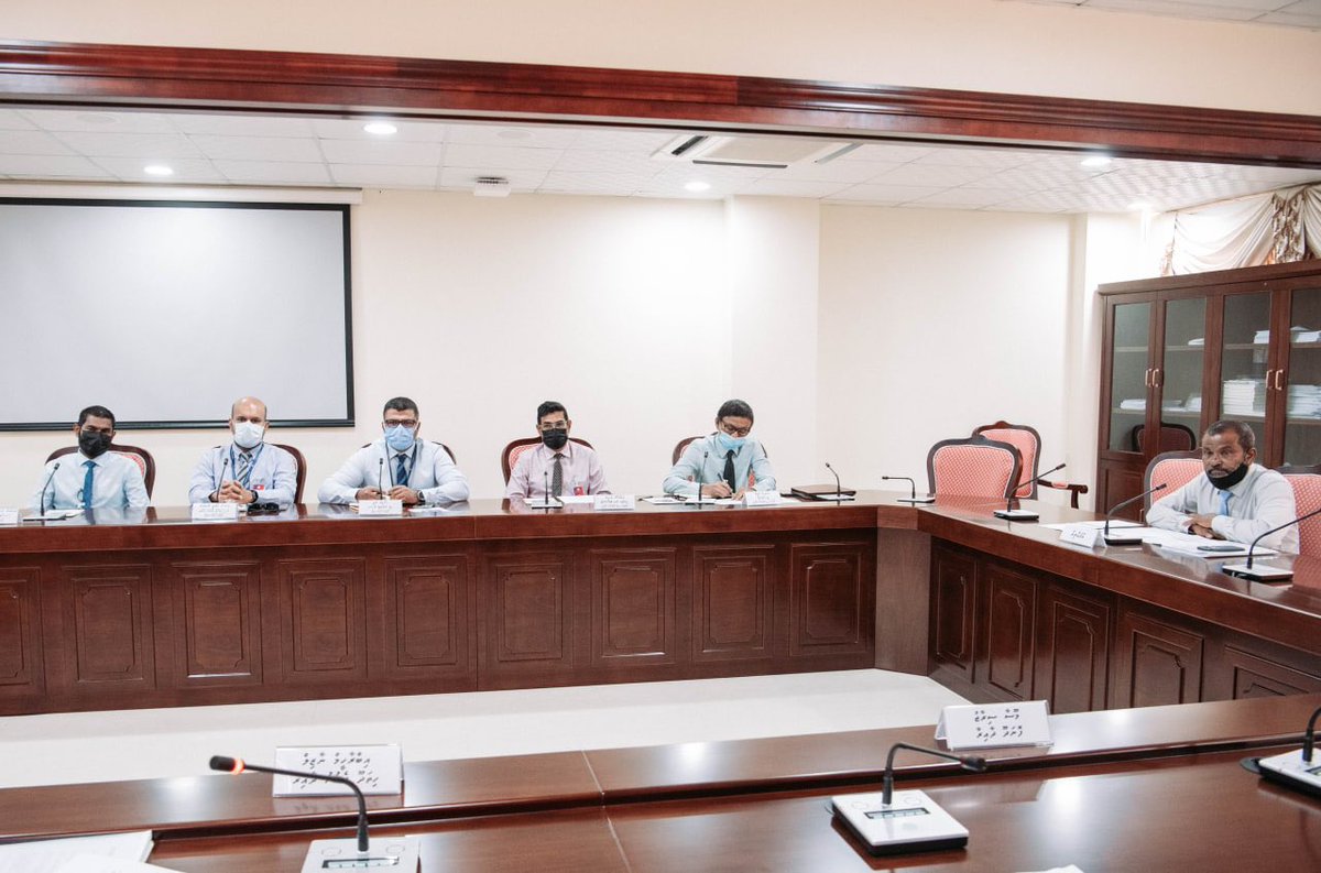 mvpeoplesmajlis's tweet photo. ރާއްޖޭގައި ހުރި އިންޓަރނޭޝަނަލް އެއަރޕޯޓުތަކަށް ގަސްގަހާގެހި އަދި ދިރޭތަކެތި އެތެރެ ކުރުމާ ގުޅޭގޮތުން ހުށަހެޅިފައިވާ މައްސަލައާ ގުޅޭގޮތުން، ރައްޔިތުންގެ މަޖިލީހުގެ ގަވާއިދު ކޮމިޓީއިން ސިވިލް އޭވިއޭޝަން އޮތޯރިޓީ އަދި މޯލްޑިވްސް ޕޯޓްސް ލިމިޓެޑްގެ ބޭފުޅުންނާ ބައްދަލުކުރުން https://t.co/2MpyROW0TJ
