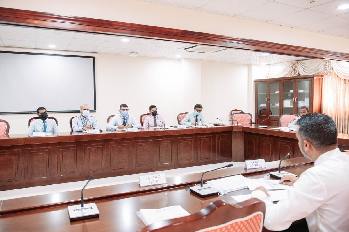 mvpeoplesmajlis's tweet photo. ރާއްޖޭގައި ހުރި އިންޓަރނޭޝަނަލް އެއަރޕޯޓުތަކަށް ގަސްގަހާގެހި އަދި ދިރޭތަކެތި އެތެރެ ކުރުމާ ގުޅޭގޮތުން ހުށަހެޅިފައިވާ މައްސަލައާ ގުޅޭގޮތުން، ރައްޔިތުންގެ މަޖިލީހުގެ ގަވާއިދު ކޮމިޓީއިން ސިވިލް އޭވިއޭޝަން އޮތޯރިޓީ އަދި މޯލްޑިވްސް ޕޯޓްސް ލިމިޓެޑްގެ ބޭފުޅުންނާ ބައްދަލުކުރުން https://t.co/2MpyROW0TJ
